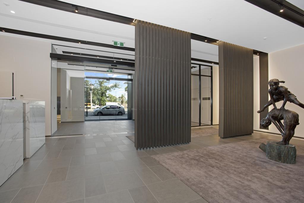 Appartamento ☆ Heart Of St Kilda ☆ Infinity Pool+Parking+Wifi Melbourne Esterno foto