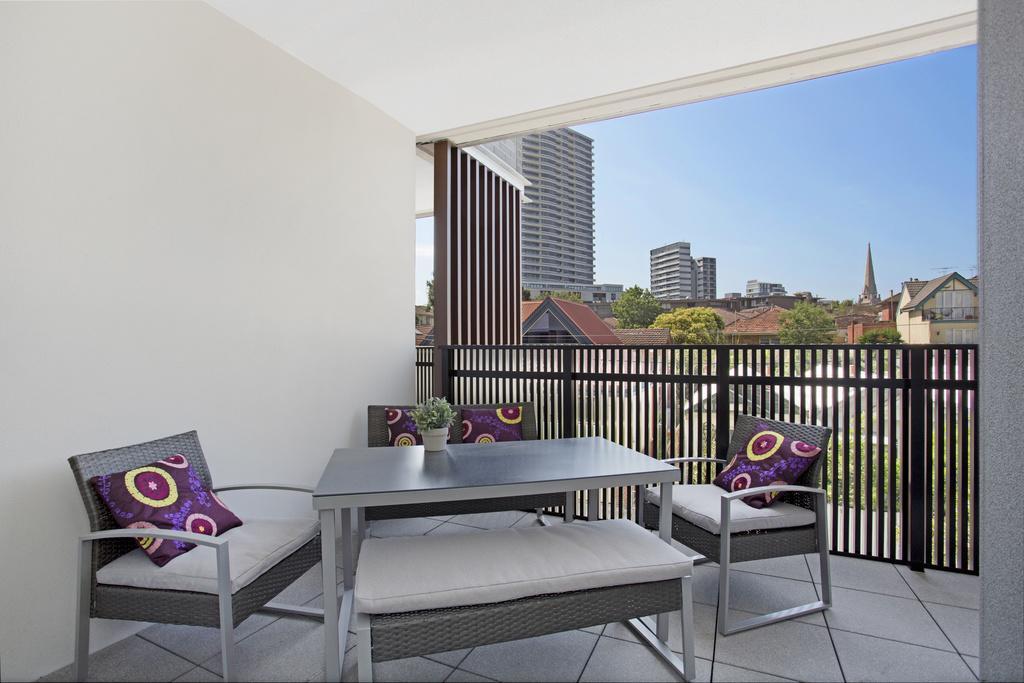 Appartamento ☆ Heart Of St Kilda ☆ Infinity Pool+Parking+Wifi Melbourne Esterno foto