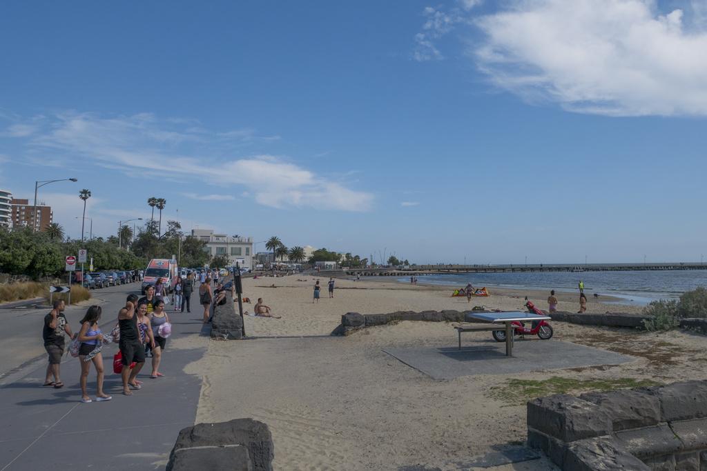 Appartamento ☆ Heart Of St Kilda ☆ Infinity Pool+Parking+Wifi Melbourne Esterno foto