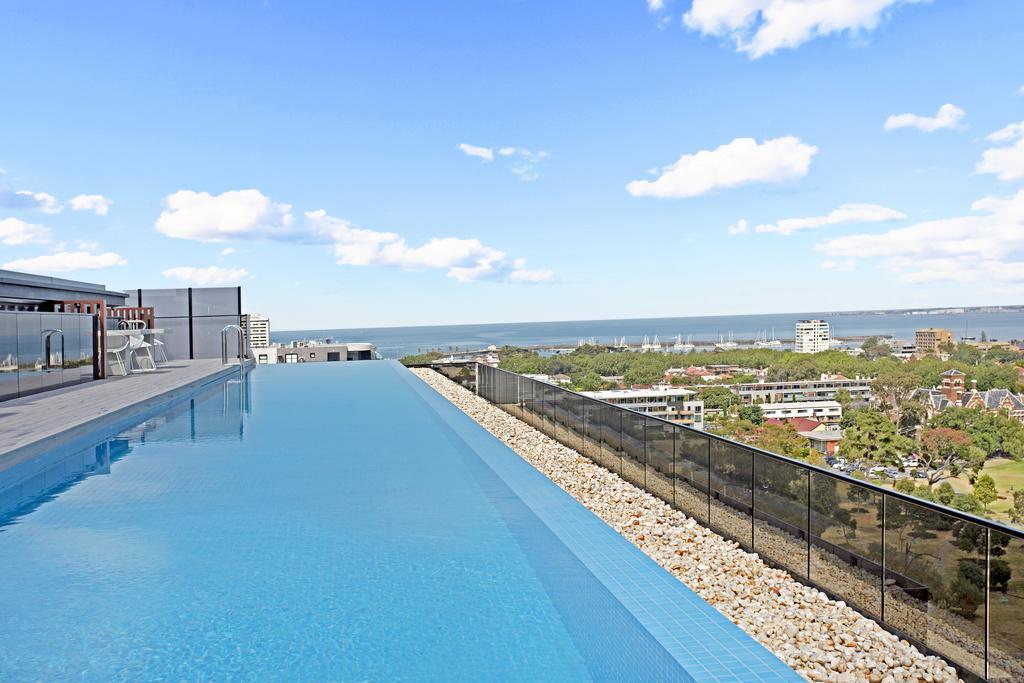 Appartamento ☆ Heart Of St Kilda ☆ Infinity Pool+Parking+Wifi Melbourne Esterno foto
