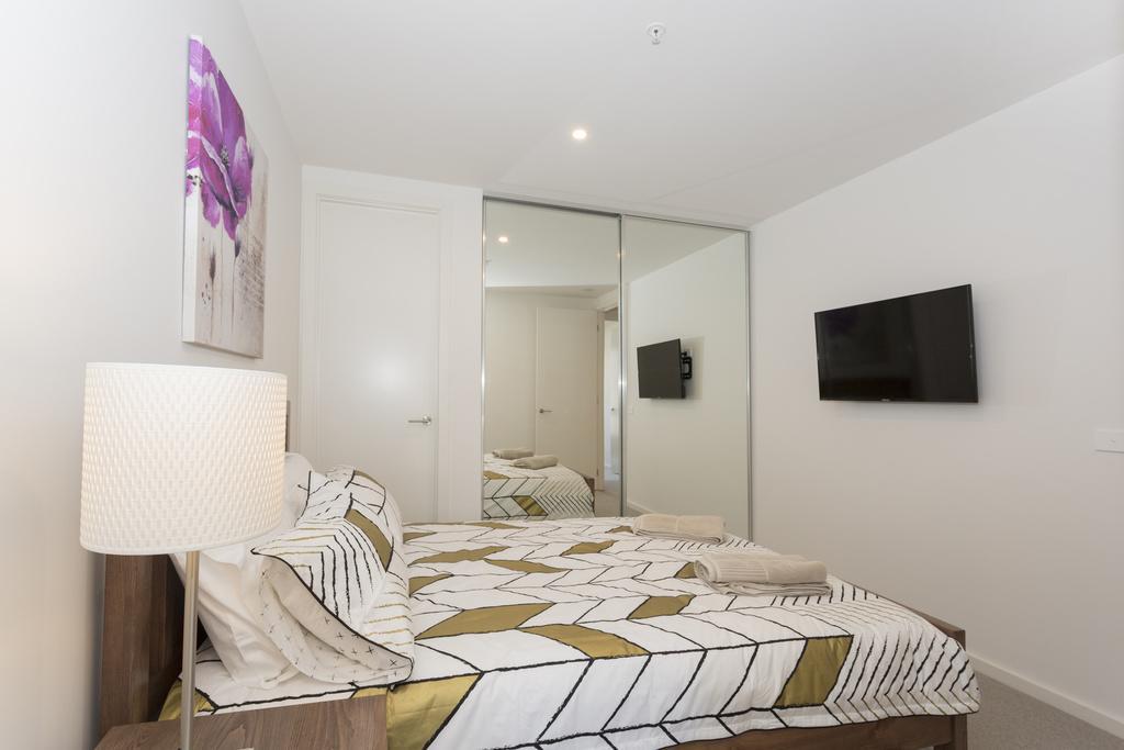 Appartamento ☆ Heart Of St Kilda ☆ Infinity Pool+Parking+Wifi Melbourne Esterno foto